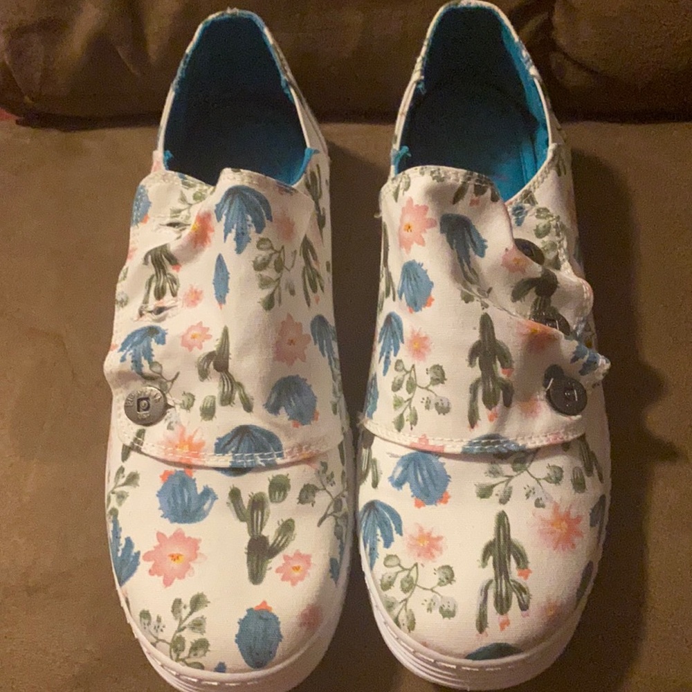 Blowfish slip on sneakers size 10